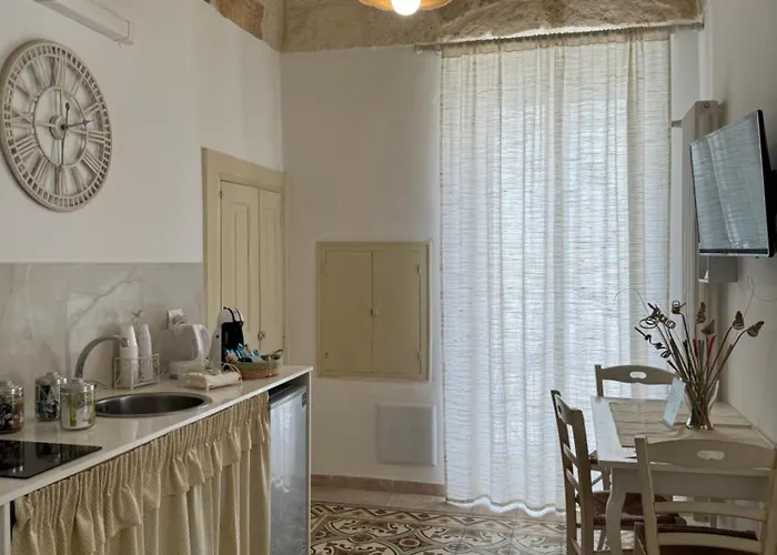 Petali Rosa - Dimora 3* بولينيانو آ ماري